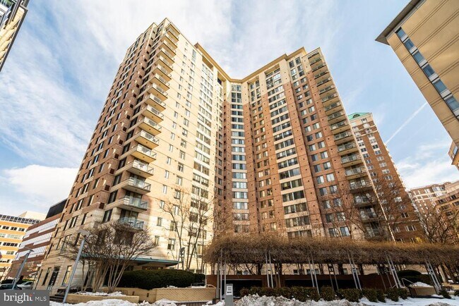 Building Photo - 851 N Glebe Rd