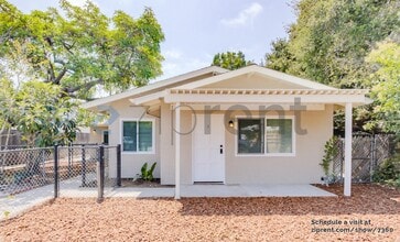 Building Photo - Unit C