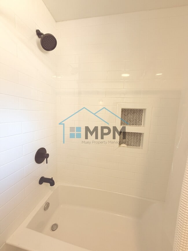 Building Photo - 1706 Lexington Ave