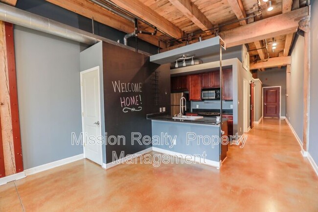 Building Photo - 815 Porter St