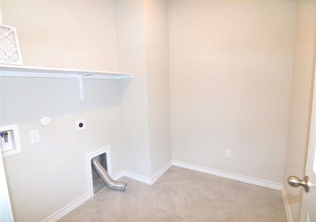 Building Photo - 212 Magna Ln