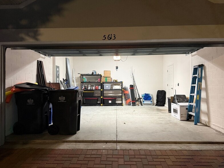 Building Photo - 5613 De Coronado Dr