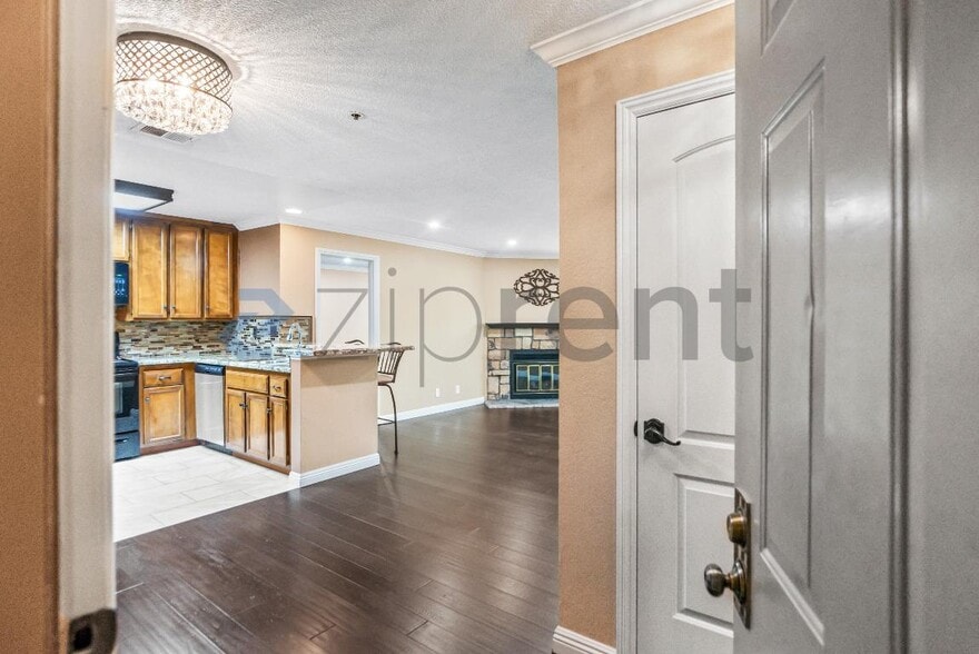 Building Photo - 2306 La Terrace Cir