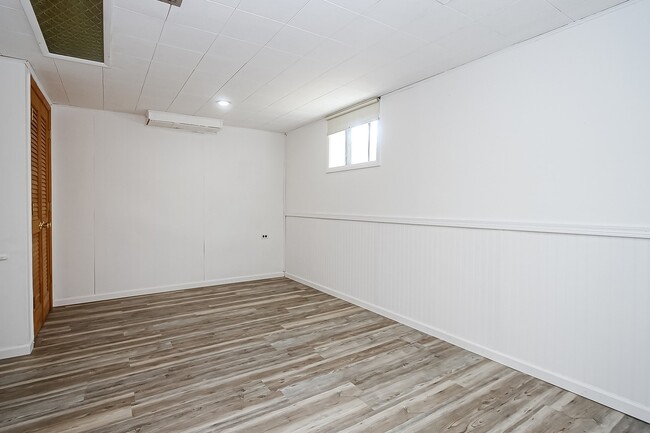 Building Photo - 9128 Birch Ave