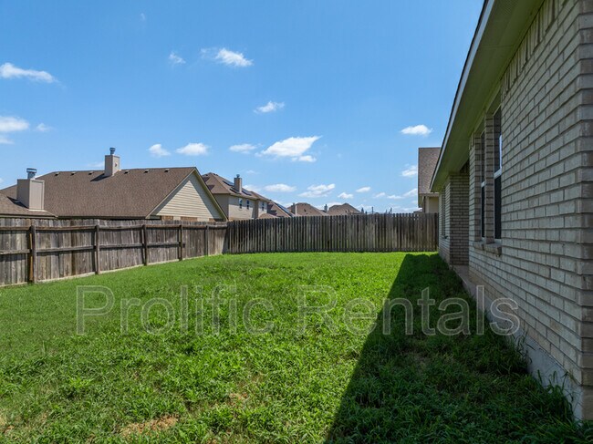 Building Photo - 6117 Verde Dr