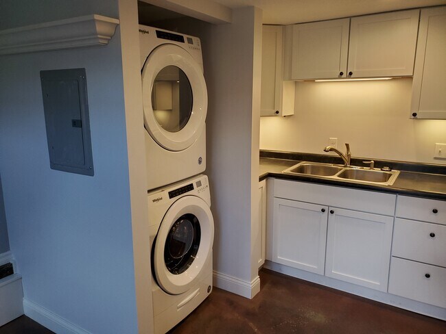 Building Photo - 401 High St