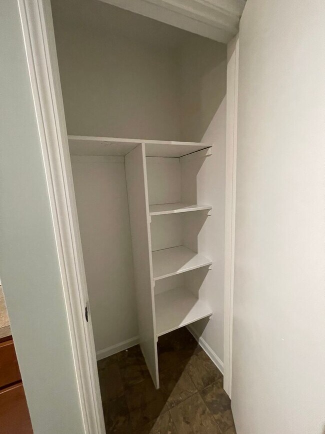 Building Photo - 6770-6772 Pleasantview St NE