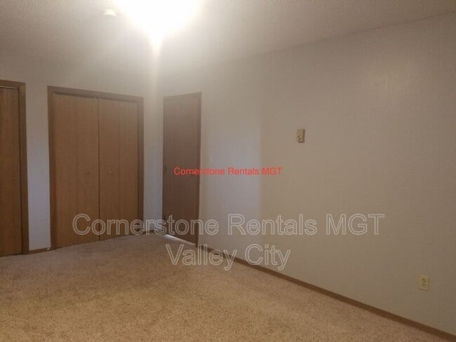 Building Photo - 918 9th Ave SE