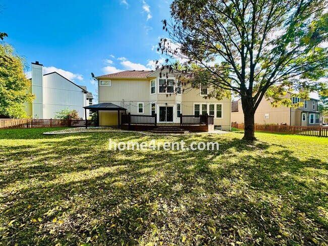 Building Photo - Elegant Cul-de-Sac Retreat with 5th Bedroo...