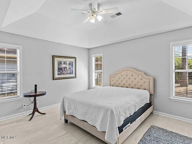 Building Photo - 11 Court 8 NW Dr