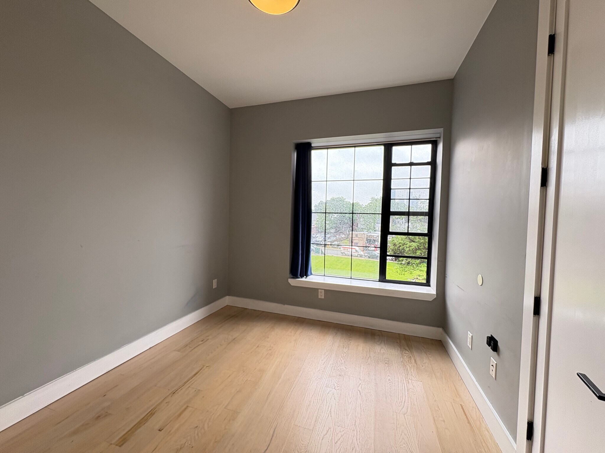 Building Photo - 609 Communipaw Ave