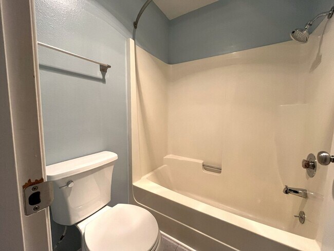 Building Photo - 2 Bed 2 Bath Corner Condo ~ Cedar Mill w/ Washer & Dryer, Parking and Pool! Convenient to Nike, S...