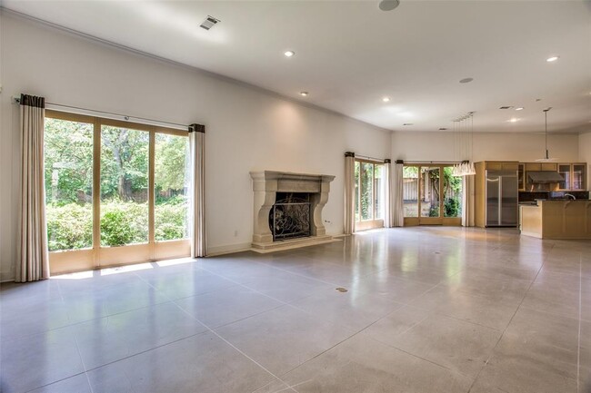 Building Photo - 6615 Willow Ln