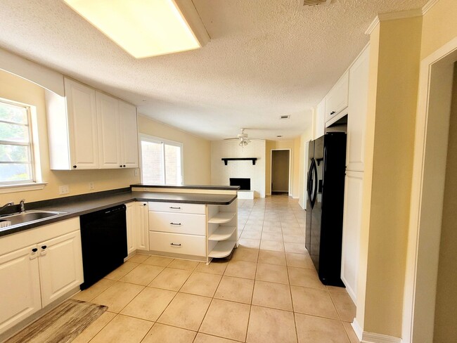 Building Photo - 4 bedroom home near NAS Pensacola West Gate