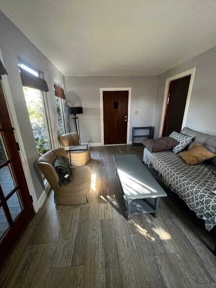 Building Photo - 3450 Effie St