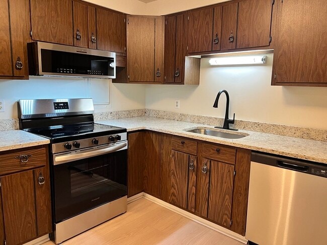 Building Photo - 1002 Paradise Rd