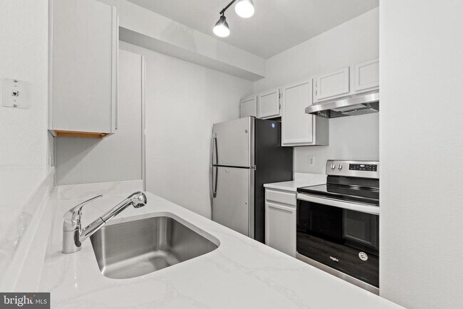 Building Photo - 1530 Spring Gate Dr.