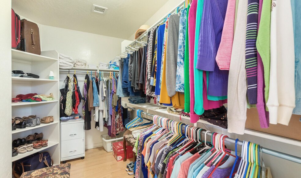 Building Photo - 892 W Raven Dr