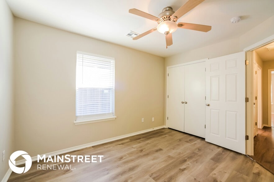 Building Photo - 2100 NE 4th St