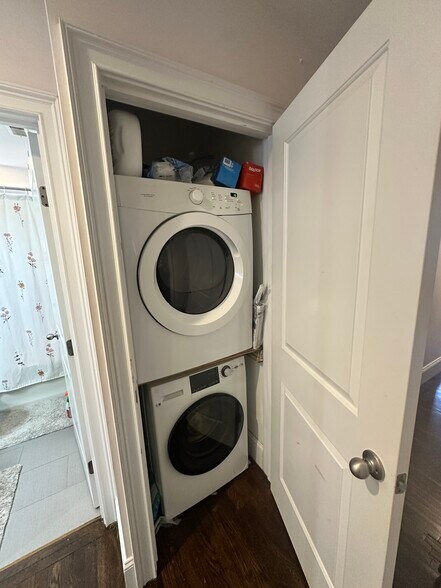 Building Photo - 9 Oswald St