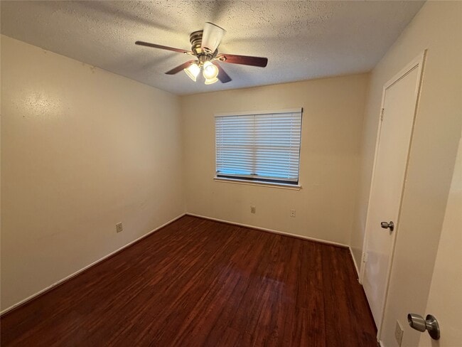 Building Photo - 1423 Elkwood Dr