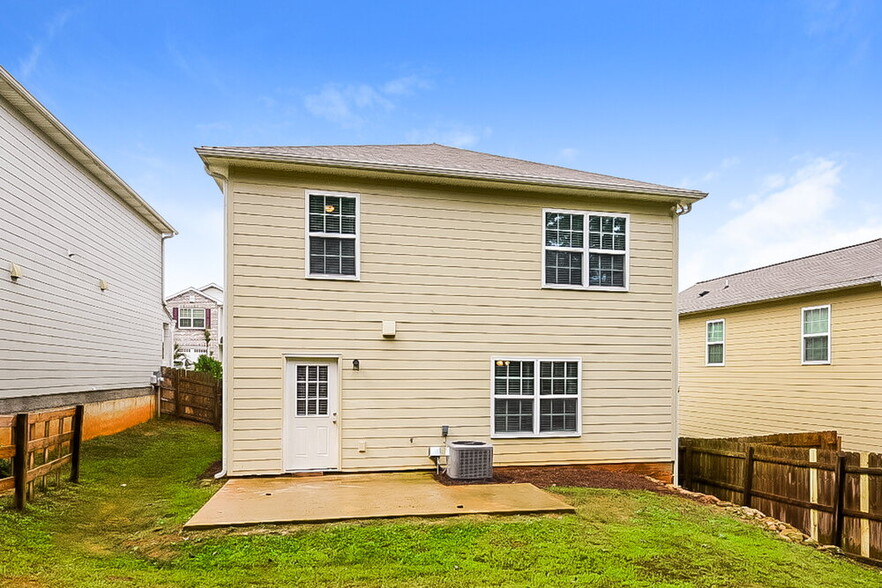 Building Photo - 313 Village Chase