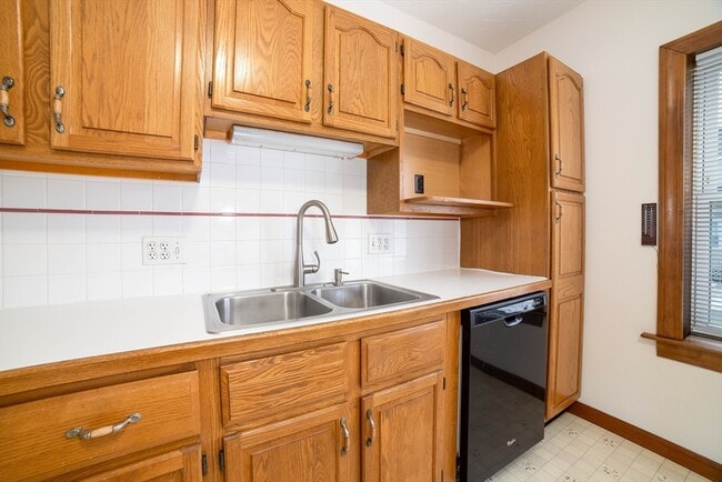 Building Photo - 7 Ridgeland Rd