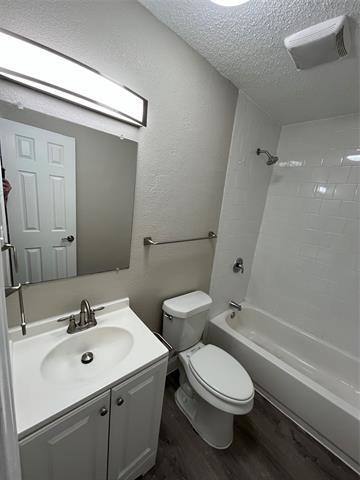 Building Photo - 504 Seaside Dr