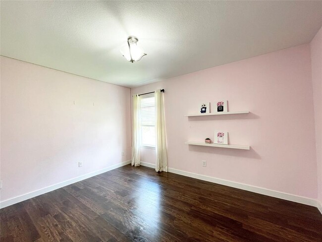 Building Photo - 26330 Longview Creek Dr