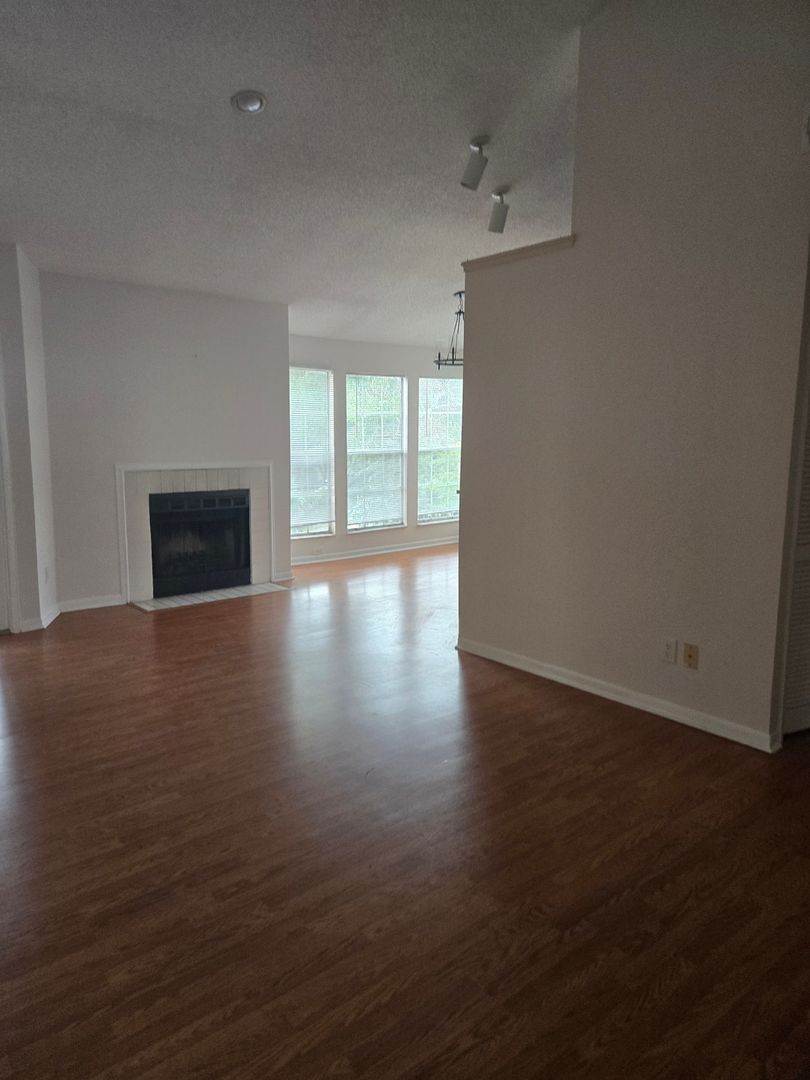 Building Photo - 670 Sandy Neck Ln