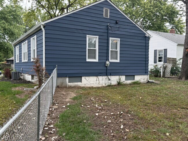 Building Photo - 4801 Farrington Ave