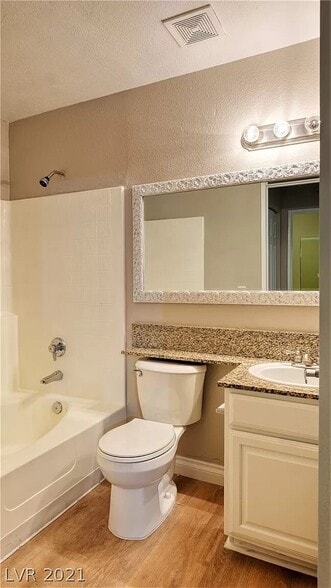 Building Photo - 5130 S Jones Blvd