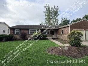 Building Photo - 3942 Camelot Dr SE