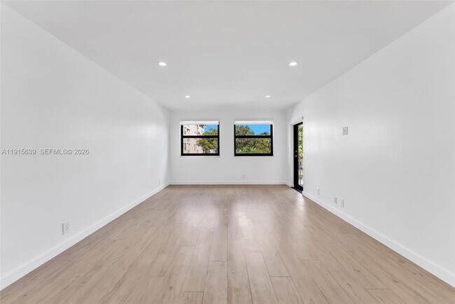 Building Photo - 8160 Geneva Ct