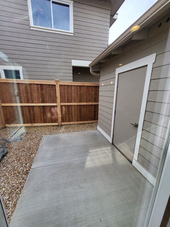 Building Photo - 61570 SE Lucia St