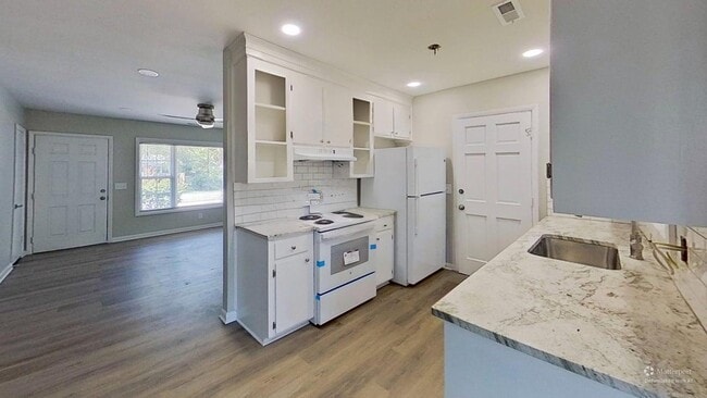 Primary Photo - 3 bed / 1.5 bath ~ West Ashley Area, Move-...