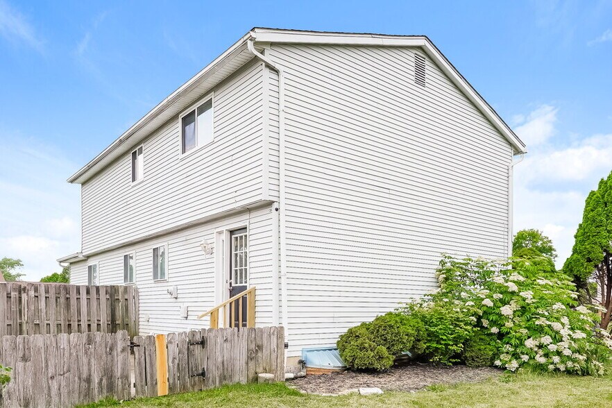 Building Photo - 2422 Salem Ave