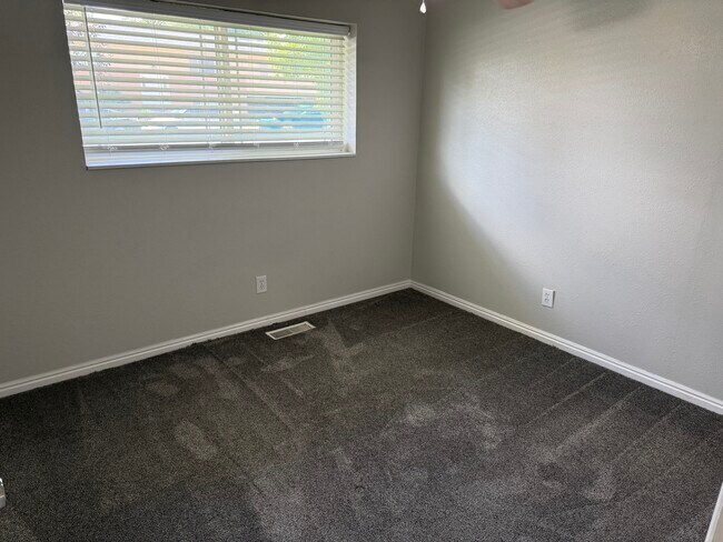 Building Photo - 810 N 700 E