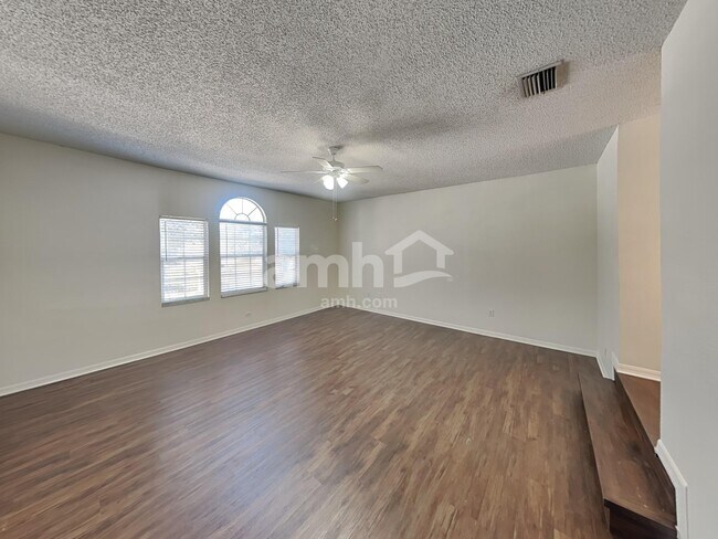 Building Photo - 716 Grand Canyon Dr