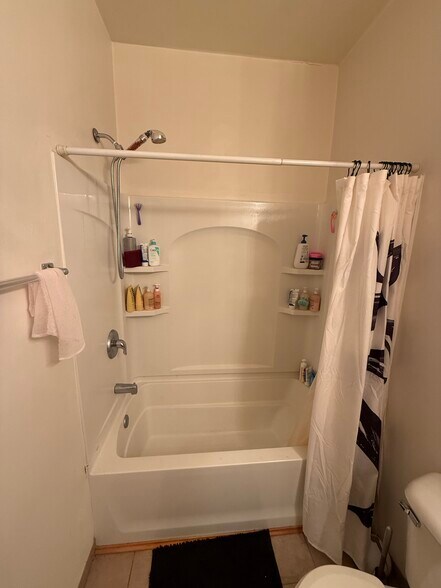 Building Photo - 624 Water St