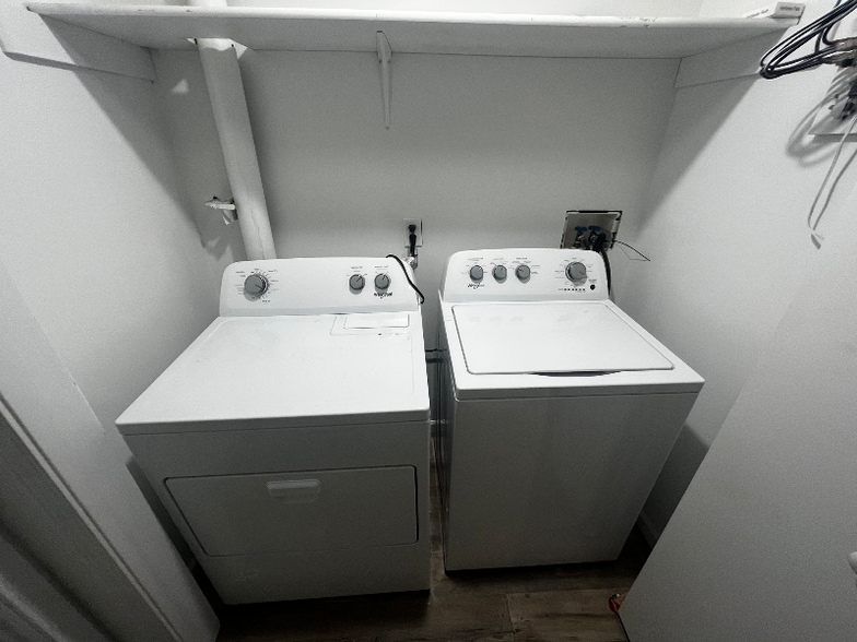 Building Photo - 2742 Hart Rd