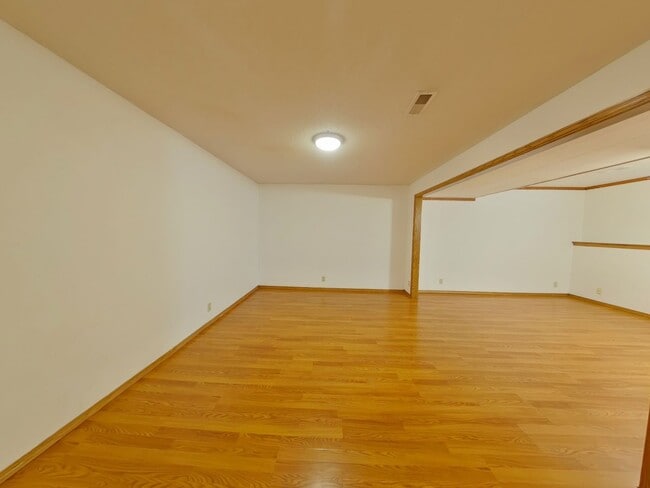 Building Photo - 3 Bedroom Home