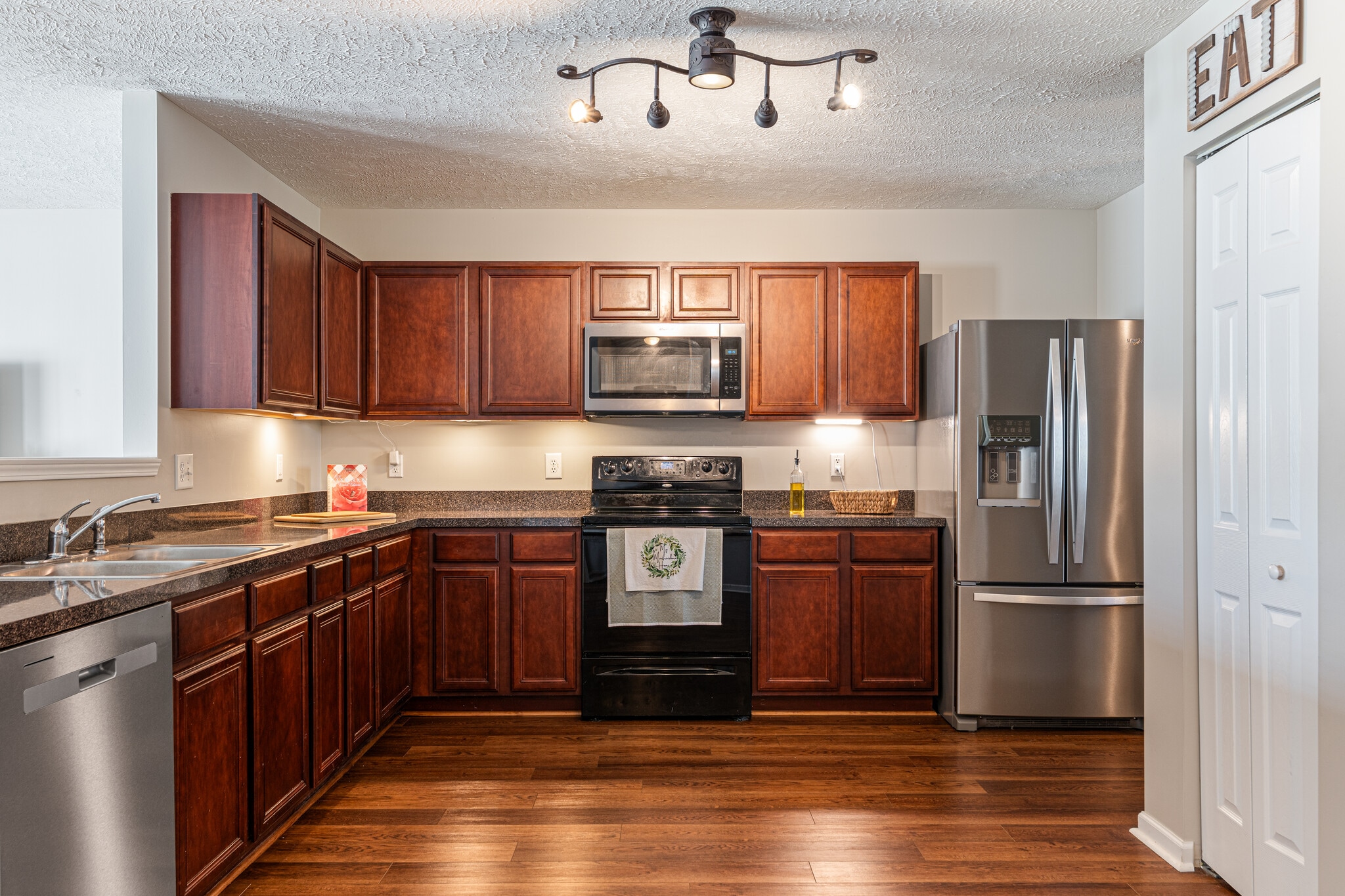 Kitchen - 3636 Blaze Dr