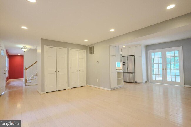 Building Photo - 6431 Brentford Dr