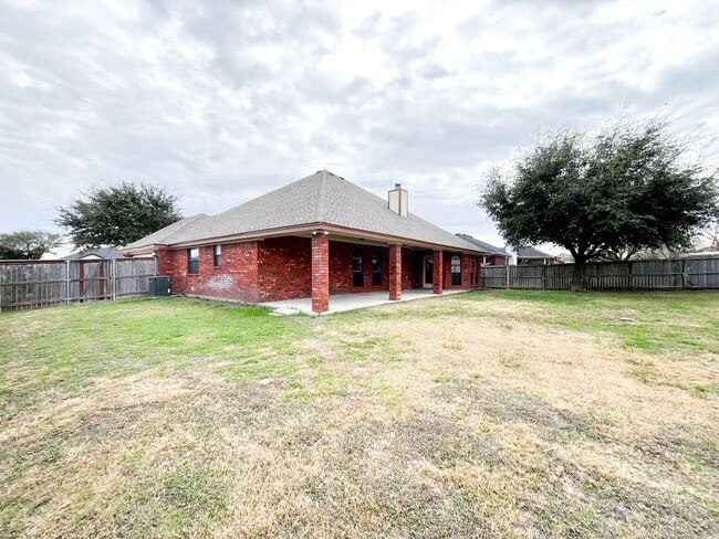 Building Photo - Available NOW!!!! You must see this is a Fabulous Home. 4 bedrooms, office, 2 bath, 2 car garage ...