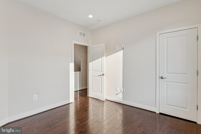 Building Photo - 8091 Red Hook St