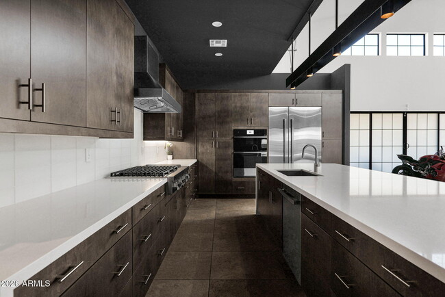 Building Photo - 8430 S 10th Ln