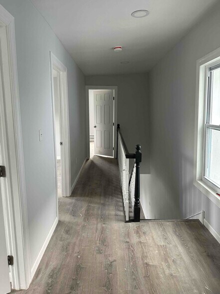 Building Photo - 535 W State St