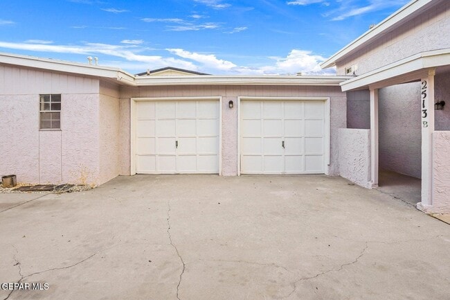 Building Photo - 2513 Red Sails Dr