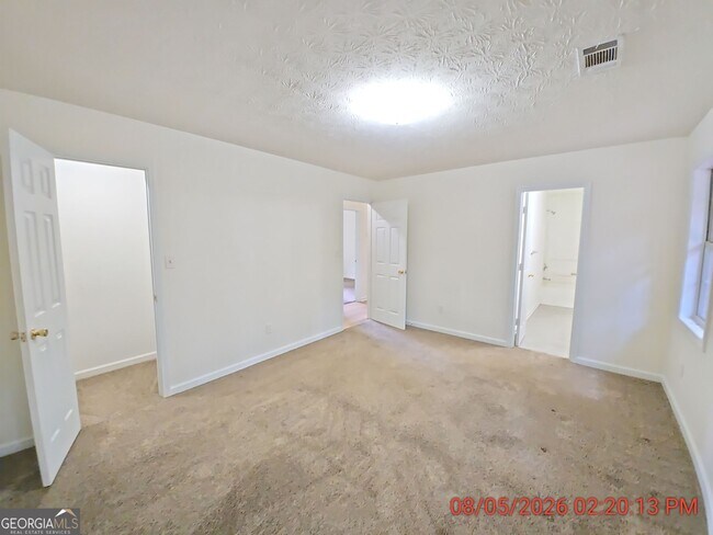 Building Photo - 48 Phillips Dr